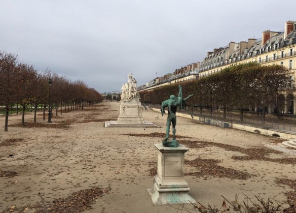A general view shows the Tuileries Garden after it was closed in Paris, France, November 14, 2015.    REUTERS/Reinhard Krause
