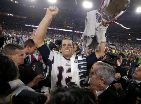 New England Patriots quarterback Tom Brady celebrates his team's win over the Seattle Seahawks in the NFL Super Bowl XLIX in Glendale, Arizona, February 1, 2015.  REUTERS/Brian Snyder