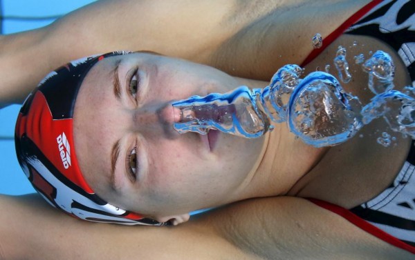 Hungarian swimmer Katinka Hosszu exhales underwater at a training session in Budapest, Hungary July 15, 2015.   REUTERS/Laszlo Balogh