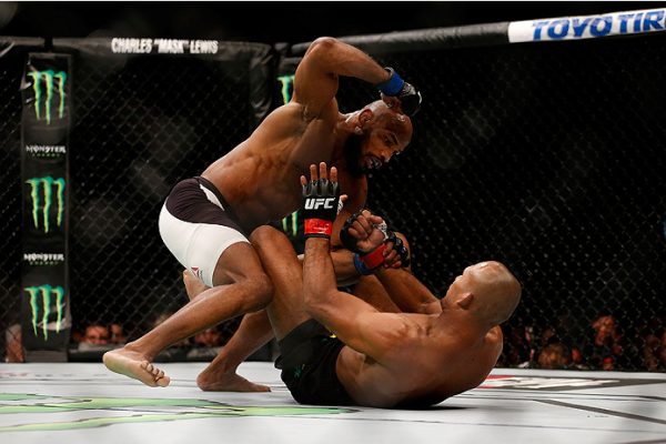 ufc194_10_romero_vs_souza_001[1].jpg