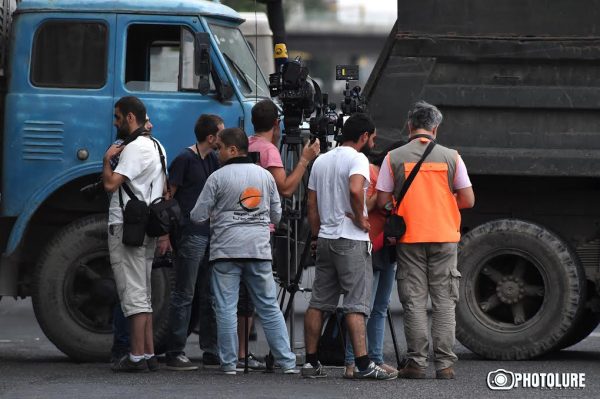 A group of armed citizens occupied the police station of Erebuni district and kept the policemen as a hostage