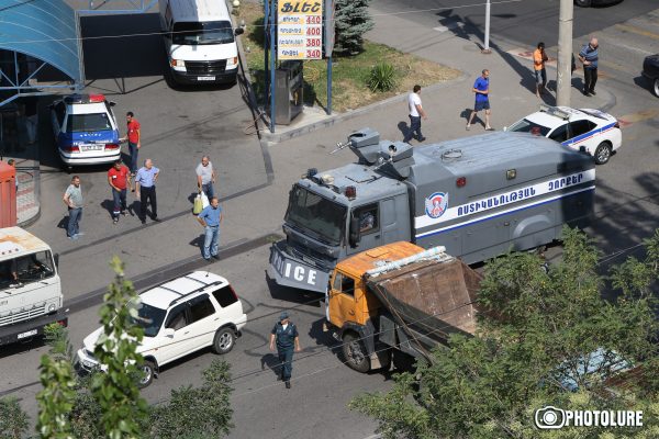 A group of armed citizens occupied the police station of Erebuni district and kept the policemen as a hostage