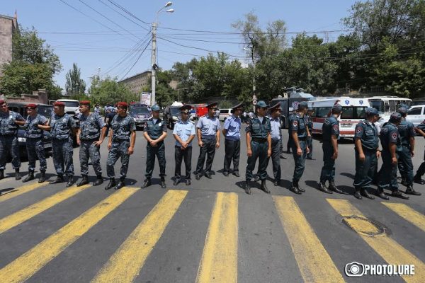 A group of armed citizens occupied the police station of Erebuni district and kept the policemen as a hostage