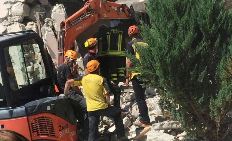 Rescuers work at a collapsed house following an earthquake in Accumoli di Rieti, central Italy, August 24, 2016. REUTERS/Steve Scherer