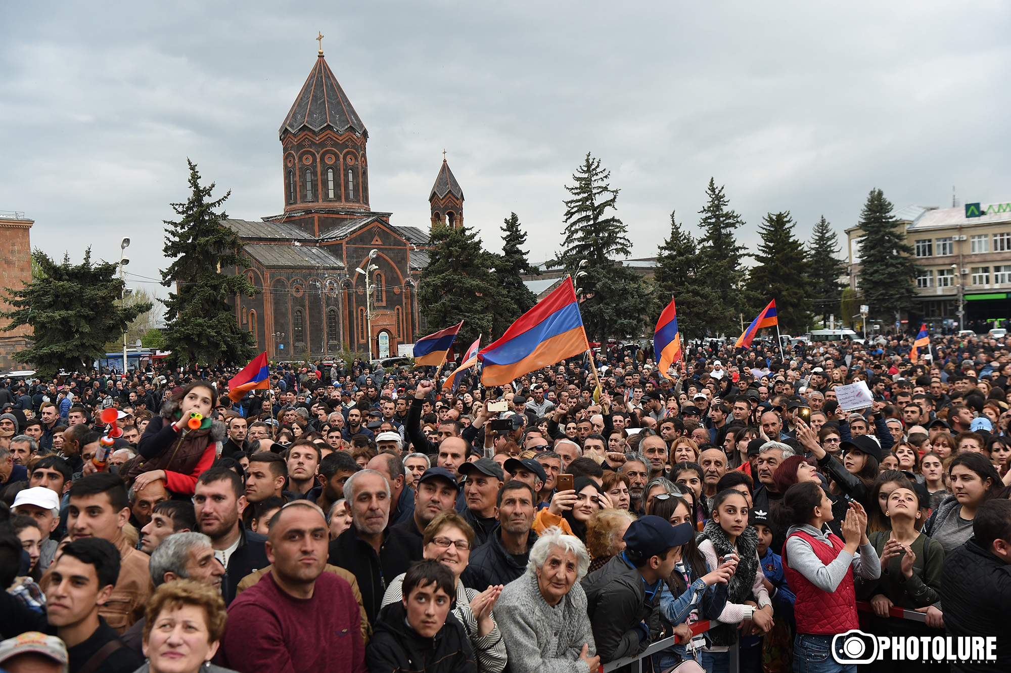 Гюмри сегодня. Население Гюмри Армения. Гюмри Главная площадь. Праздник hartak в Гюмри. Гюмри улица Ширакаци памятник.