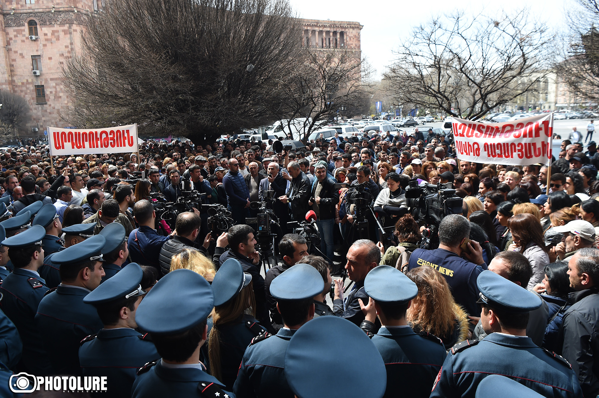 Ереван акции. Акции в Ереване сегодня. Ереванская акция протеста. Ереван акция полдень против.