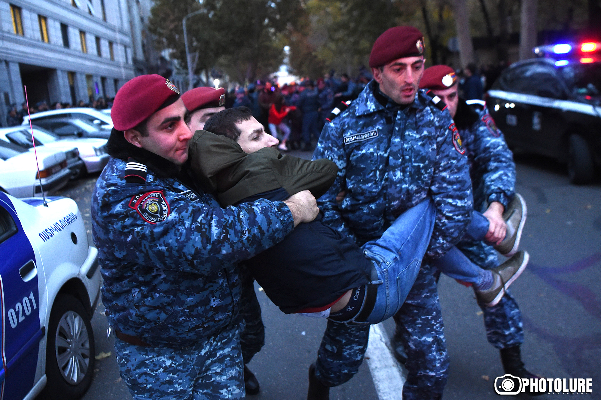 Армения выдача. Армянская полиция. Форма полиции Армении. Армянин полиция. Армянин полицейский.